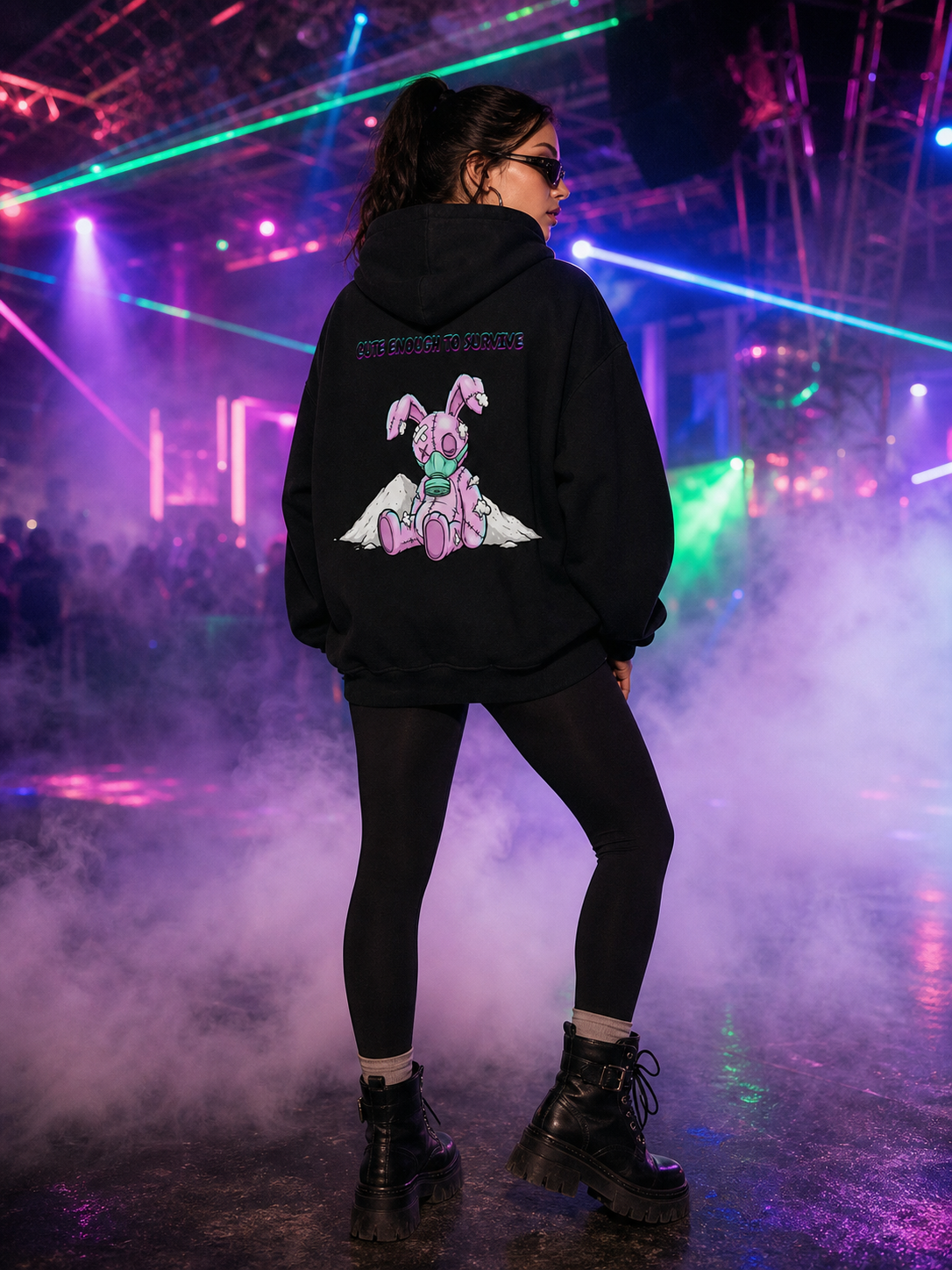Felpa oversize "Cute Enough To Survive"